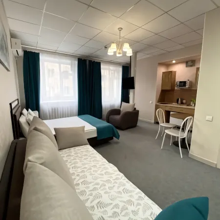 Декабрист на Серова Отели рядом с достопримечательностью «Памятник воинам танковой колонны "Комсомолец Забайкалья"»