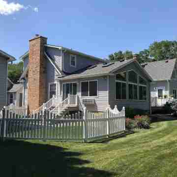 Beautiful, spacious and quiet house in the heart of Moline. Hotel Exterior