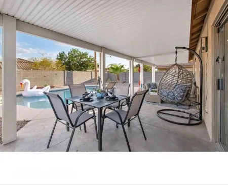 GORGEOUS OASIS! 3BR 2 BA Full House W/ Heated Pool Отели рядом с достопримечательностью «Суперстишен Гейтуэй Запад»