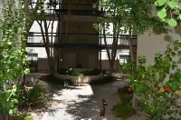Centrally Located 2 Bed/2 Bath Gated Community Condo Sleeps 4