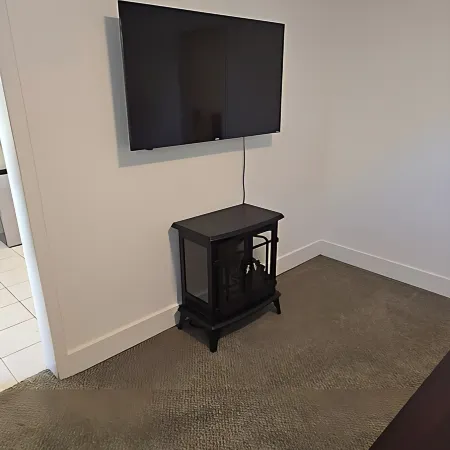 Midtown Condo right on Main St! Walking distance to everything!