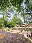 Banyu Pinus Camper Park Hotel a Sagalaherang