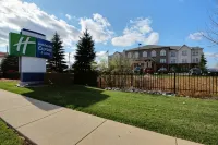 Holiday Inn Express & Suites Milwaukee Airport Hotels in Franklin