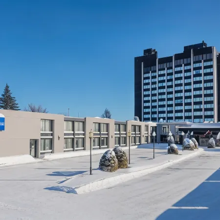 Travelodge by Wyndham Hotel & Convention Centre Quebec City