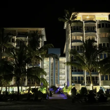 Cowrie Shell Beach Apartments Official
