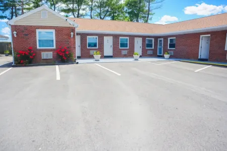 The Lancaster Motel by OYO Ronks Near Paradise