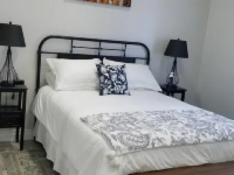 45 minutes from Moab, located in Green River Utah  R guest house Hotels in Green River