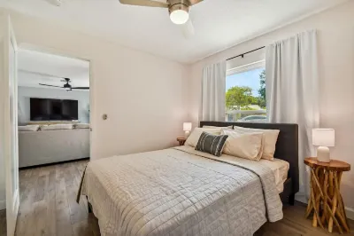 4 bedroom home with heated saltwater pool and hot tub. Close to the beach! Hotels near Bardmoor Promenade