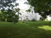 La Fruitière Hôtels à proximité de : Chateaux de Ferrieres