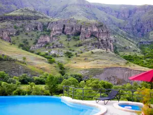 Vardzia Resort