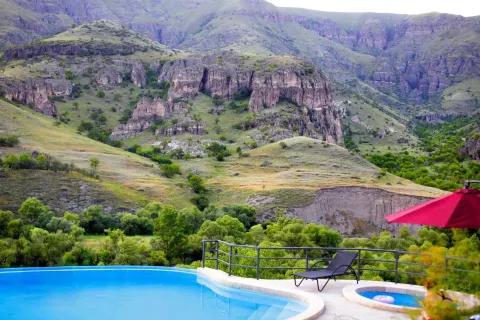 Vardzia Resort