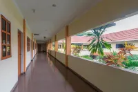 RedDoorz at Jalan Babepalar Rike Manado Hoteles en Wanea