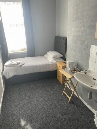 Shakers Inn Отели в г. Феликстоуи