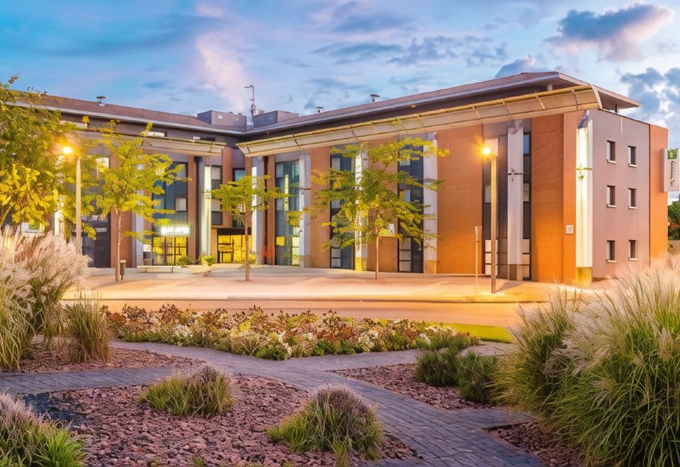 Holiday Inn Toulouse AirportOver view