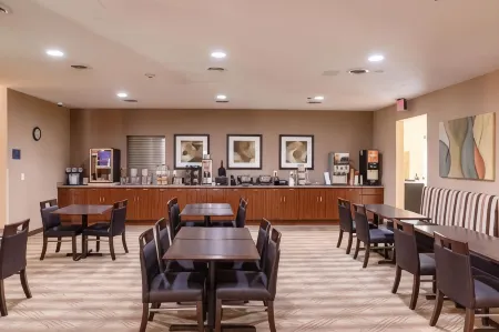 MainStay Suites Fargo - I-94 Medical Center Отели рядом с достопримечательностью «Red River Zoo Nature Playground»