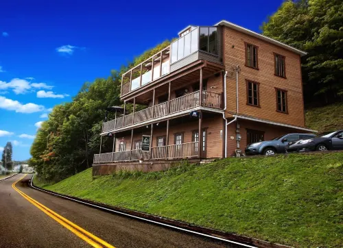 Auberge Le Four à Pain Hotels in Petite-Rivière-Saint-François