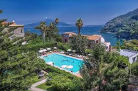 Aequa Hotel - مسبح