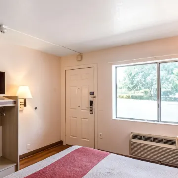 Motel 6 Redding, CA - Central