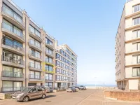Apartment Near Seawall with Sea View