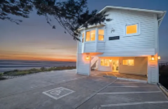 Black Sands Inn Hotels in 