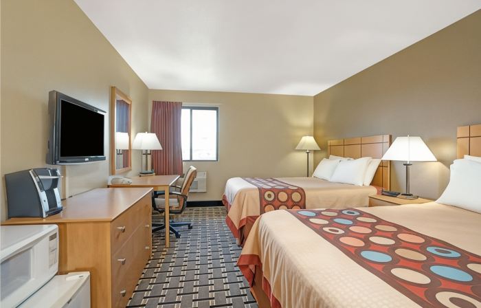 Super 8 by Wyndham Melrose