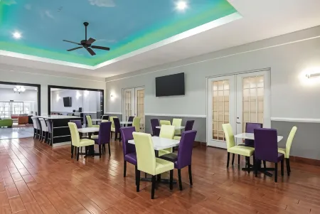 La Quinta Inn & Suites by Wyndham Alamo - McAllen East Отели в г. Сан - Хуан