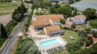 Logis Hotel des Granges فنادق في آرل