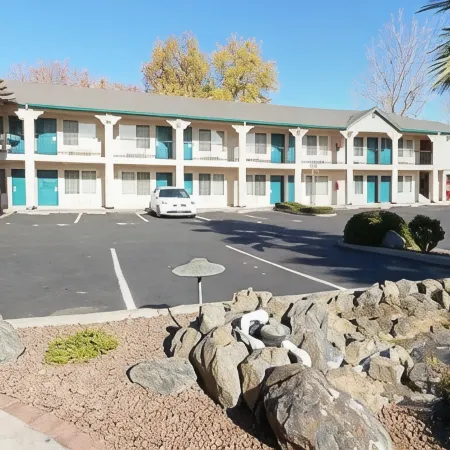 Cloverdale Wine Country Inn & Suites