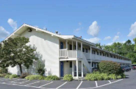 Travelodge by Wyndham Brattleboro VT Hotel di 