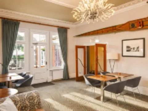 Sunday London Staines-upon-Thames Heathrow T5 Hotel a Staines