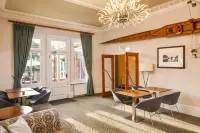 Sunday London Staines-upon-Thames Heathrow T5 Hotels in Staines