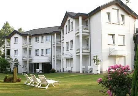 Hotel Kastanienhof Отели в г. Коппенбрюгге