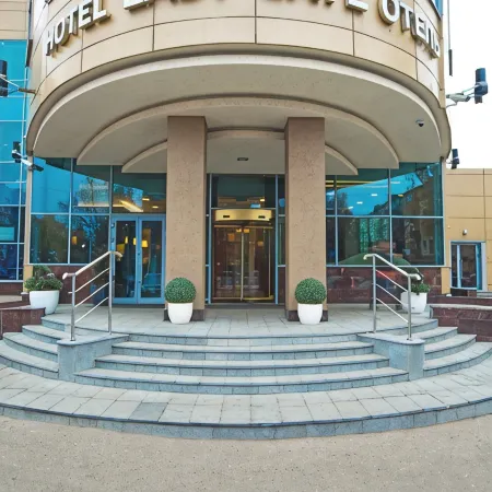 Ист Гейт (East Gate)