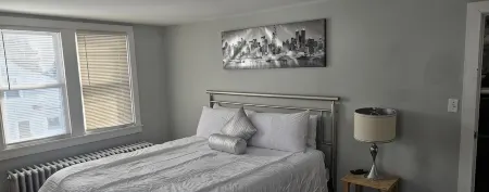 Cozy 2-bedroom apartment in Wilmington with AC , WiFi and Private Parking. Отели рядом с достопримечательностью «Hagley Museum and Library»