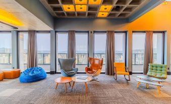 RUP Studios Equipados em Prédio Piscina