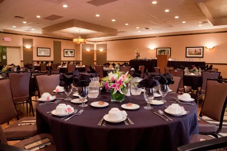 Clarion Inn Отели рядом с достопримечательностью «Парк Восток Рок»