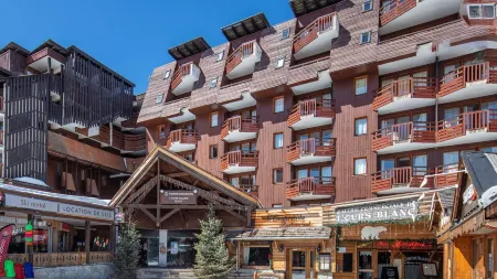 Résidence Pierre & Vacances l'Ours Blanc Отели рядом с достопримечательностью «Альп-д’Юэз»