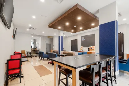 Holiday Inn Express & Suites EDMONTON SOUTH by IHG