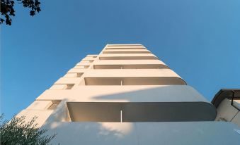 Stylish Residenza Torre Bianca 2 Bedroom Apartment Sleeps 5