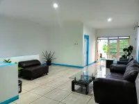 The Aquina House Hoteles en Bogor City