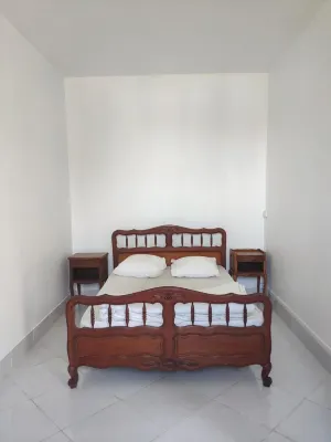 Ground floor apartment in Soulac sur Mer 2.9km from the central beach. 梅爾附近的飯店