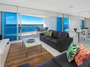 Silvershore Apartments on the Broadwater