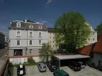 Dom Hotel - Pysäköinti