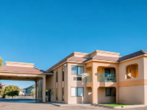 Rodeway Inn โรงแรมในตูกุมการิ