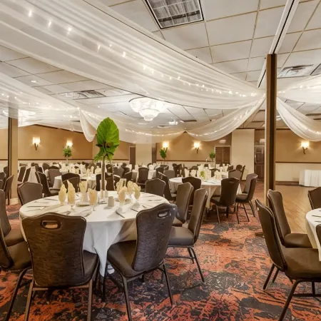 Best Western Plus White Bear Country Inn