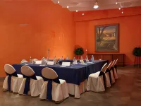 Las Mañanitas - Business