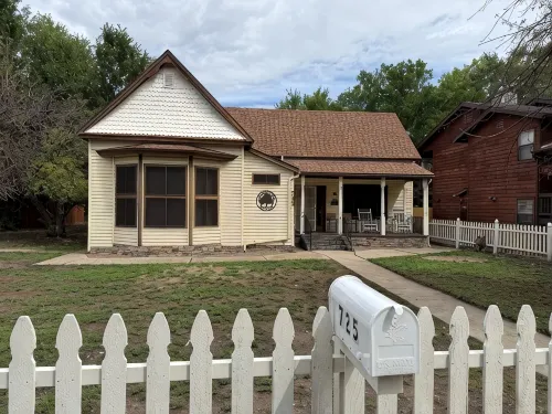 Charming 3-bedroom house with WiFi, AC in fabulous Prescott