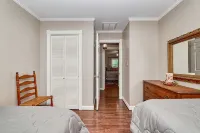 Fabulous 5 Bedroom 3 Bathroom Holiday House Near Beaches. WE SANITIZE!