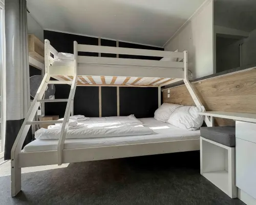 Cozy mobile home on the lake (WA 105) Hotels in Wackersdorf