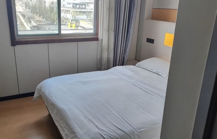 Yuelong Hotel